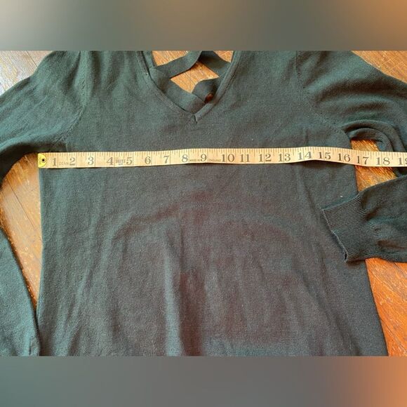 Love Ellie Hunter Green Crossback Sweater size SM - Picture 4 of 7